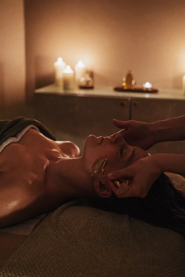 Offrir un massage personnalisé à Pau avec un bon cadeau massage à Pau - Soin visage expert – massage liftant et régénérant